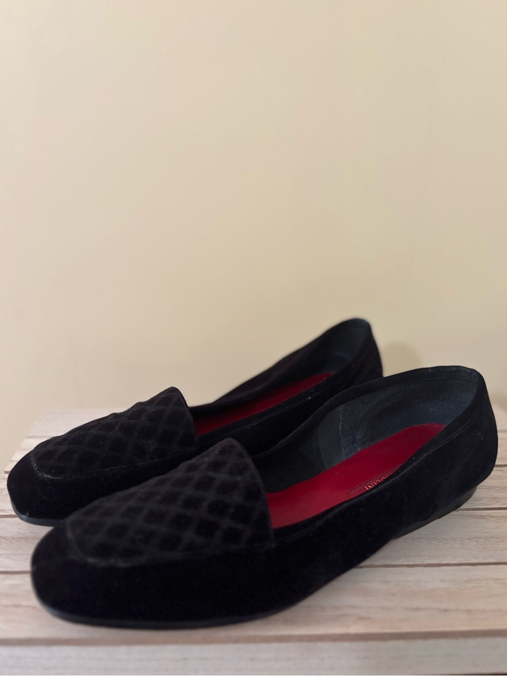 Enzo Angiolini| Black Quilted Diamond Pattern Velvet Flats w/Red Insoles Sz 8
